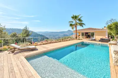 Image de Villa Contemporaine idéalement située entre Villefranche Nice.