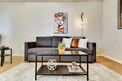Image de Dallas Boutique Flat + Arboretum Tickets Included