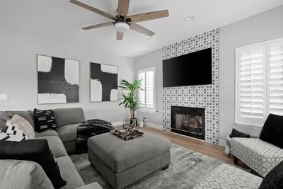 Image de Paradise Valley - 5 Br / 3 Bath / Hot Tub & Pool