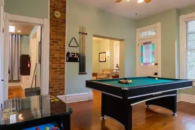 Image de Downtown House w/Parking! On Spring St, Sleeps 8!