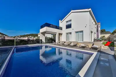 Image de Villa Dazzling Bay - A 50m de la mer dans une baie calme pour 8 personnes