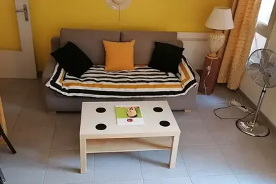 Image de Pleasant, quiet apartment in town center, 2 minutes from the beach, shops and port.