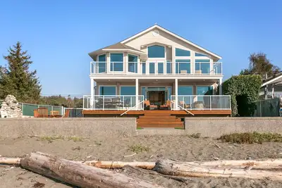 Image de Oceanfront Home with Amazing Views, and Easy Beach Access
