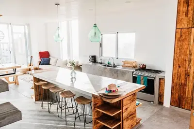 Image de Casual Modern Luxury Private Home w/pool - 2 min to secluded Cerritos Beachfront