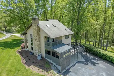Image de Beautiful creek side mountain home. 10 Min to Downtown!