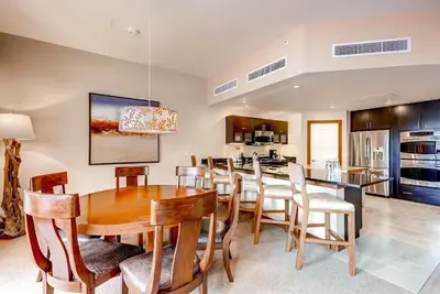 Image de Mountain Condo | Slopeside Access + Pool