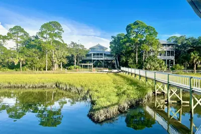 Image de Spectacular Waterfront Property at Cloud 9!