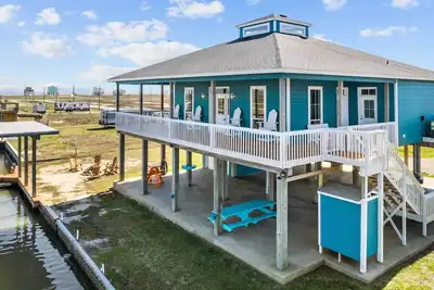 Boat Dock Access: Waterfront Freeport Home!