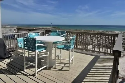 Image de Island Time Spacious Gulf-Front Townhome with Stunning Views & Relaxing. . .