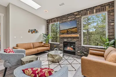 Image de Gathering Tree Upscale 2 bedroom Fireplace, Hot Tub