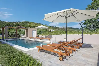 Image de Superbe maison de 6 chambres à Tugare