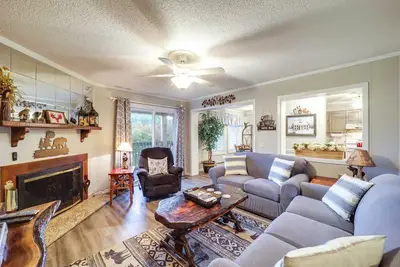 Image de Hike, Golf & Ski: Beech Mtn Condo w/ Resort Perks!