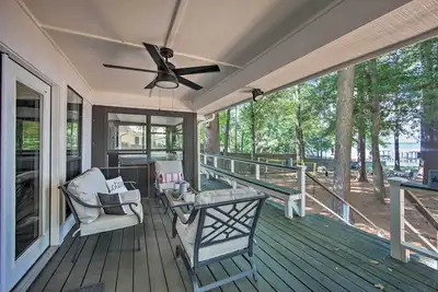 Image de Luxe Lakehouse w\/ Sunset Views on Lake Palestine!