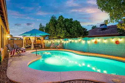 Image de Walk 2 Stadium & Westgate 4bed 2 bath Pool, Firepit, Pets ok
