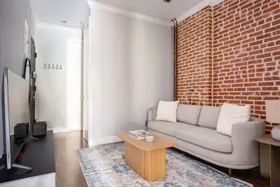 Image de Hip Midtown West 2br w\/ W\/D & Wine Fridge, nr 1 Train, by Blueground