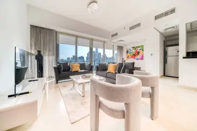 Big, Bright, Luxury Marina View Apt near Beach