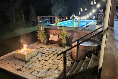 Image de Private, country retreat - with pool, spa and fire pit. Pet friendly.