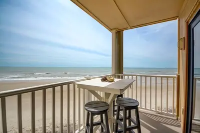 Image de Topsail Dunes 1213 - Newly Renovated Oceanfront Condo - Community Pool
