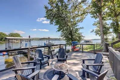 Image de Dock + Kayaks: Lakefront Retreat in Sunrise Beach