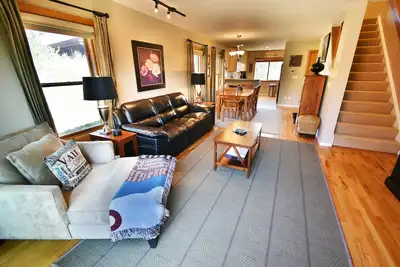 Image de End Unit! Big Pool, 2 Hot Tubs. Walk to Dining. Easy Drive to 6 Ski Areas