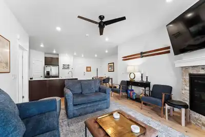 Image de Private Balcony with Cozy Outdoor Seating & Mountain Views! 2 Shared Hot Tubs