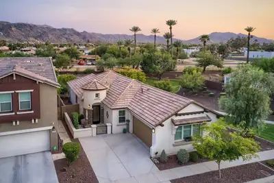 Phoenix Home: Ev Charger & Pool Access!