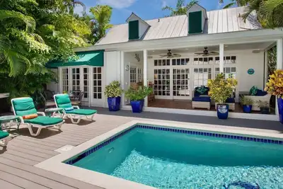 Image de **Elegant Escape @ The Annex** Lavish Private Home & Pool + Last Key Services…