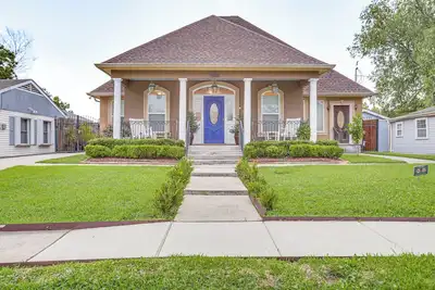 Image de 5 Mi to Bourbon Street: Nola Home w/ Fenced Yard!