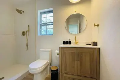 Image de Modern Boho Chic 3-Bedroom, right by the Park!