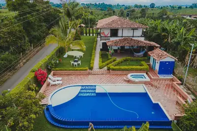 Image de Spectacular country house with pool in Quindio