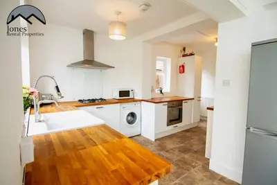 Image de Granby Grove Townhouse - Sleeps 8- 4 Bedrooms