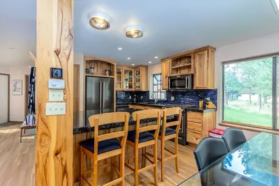 Skyl08 - Charming Condo with Ac, Updated Kitchen