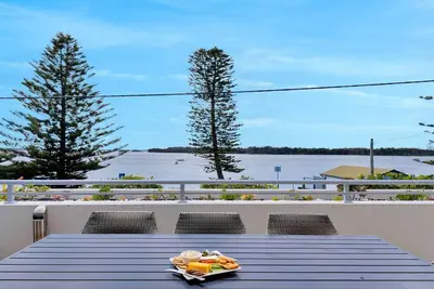 Image de Luxe Pelican Lake, Views and Private Spa.