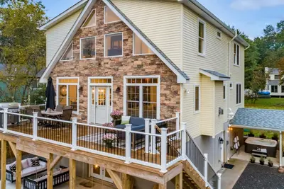 Image de Wolf Run Lodge - Luxury 8bed/4bath. Hot Tub, Game Room, steps from lake/pool