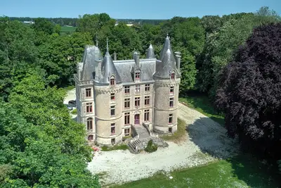Image de Unique French Castle in a Private Natural Park