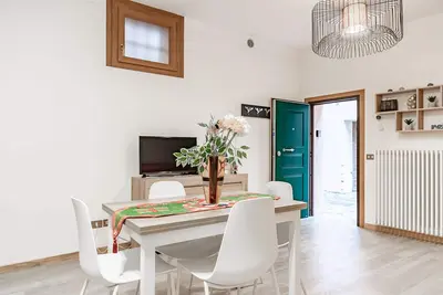 Image de [Cà Latina] - Elegant house in city center with fast wifi