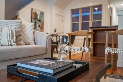 Image de 1413 Pleasant St  · Otr Hideaway