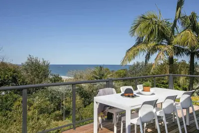 Image de Amazing beach views with a pool. Easy walk to beach and bay