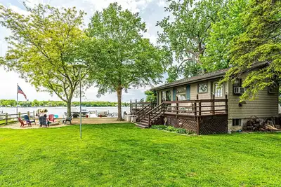 Image de Lakefront Cottage with Gorgeous Sunsets