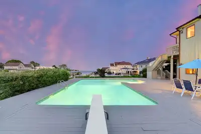 Image de Summer fun with Pool and Hot Tub