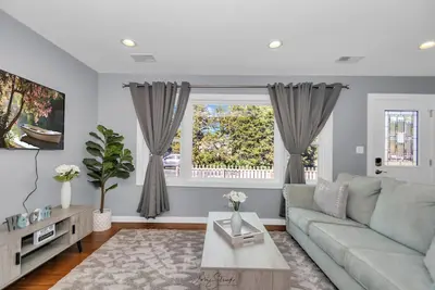 Image de Blue Oasis- cozy modern ranch near everything.