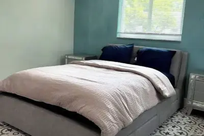 Image de 4010 Newly remodeled 1 bedroom close to the beach