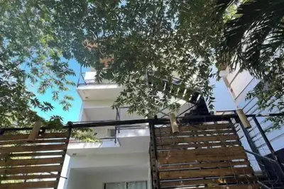 Image de Great Location. Walking distance to the beach!
