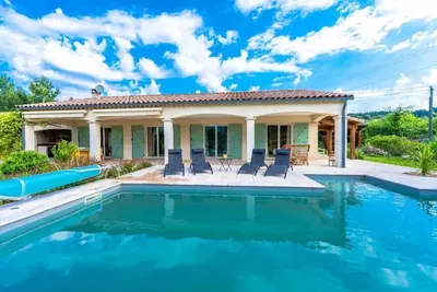 Image de Villa avec piscine en pleine nature à 5minutes de la rivière