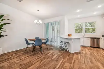Image de Luxury New Home w/ Free Parking * Close to Beaches