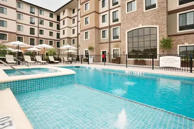 Image de 1 Bedroom | Outdoor Pool and Hot Tub + Free Wifi