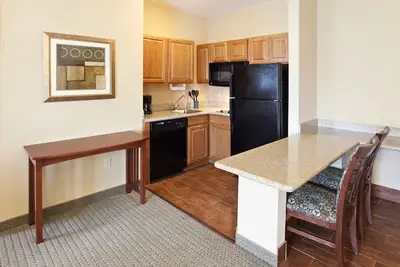 Image de Studio | Free Breakfast + Fitness Center