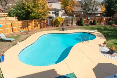 Image de Hot Tub & Heated Pool Relaxing Home In Arvada, close to Boulder\/Denver\/Springs