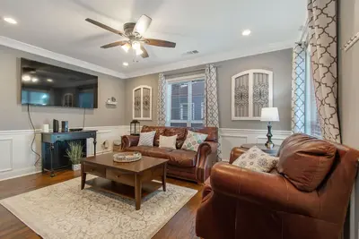 Image de Updated, Pet Friendly 3 Bedroom Home with the Perfect Location.