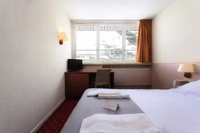 Image de 2 Chambres Essentiel 2 Adultes et 2 Enfants avec Vue Imprenable Montagne